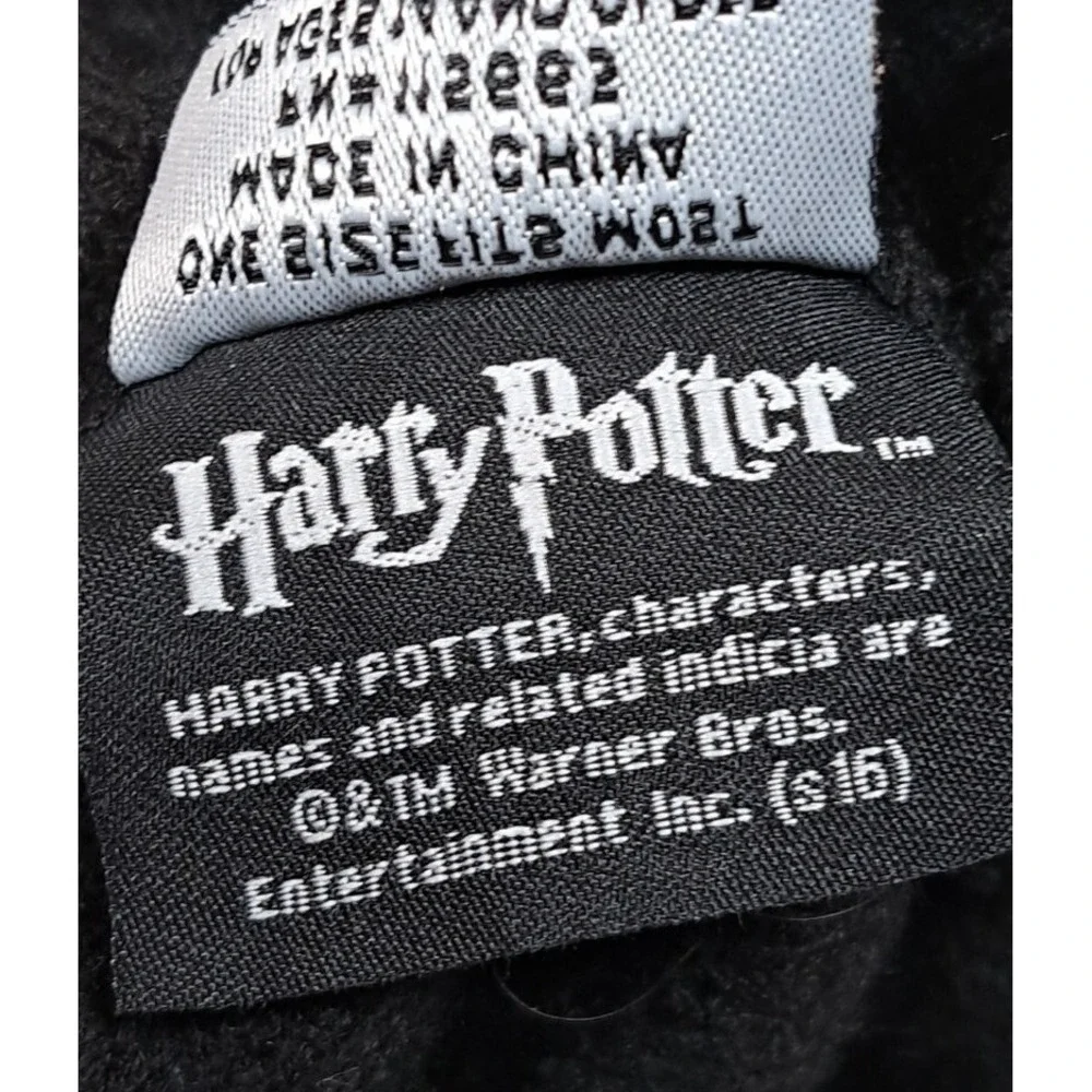 Harry Potter Hogwarts House Gryffindor Crest Pom Cuff Beanie Toque Lightning